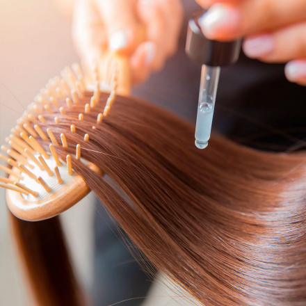 Die besten Öle für Ihre Nachtpflege für dickere Haare und zur Vorbeugung von Haarausfall