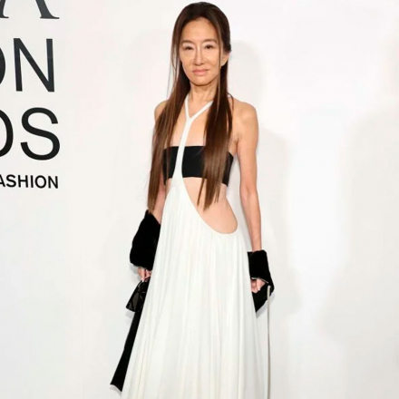 Vera Wang, 75 anni, sorprende ancora con il suo look