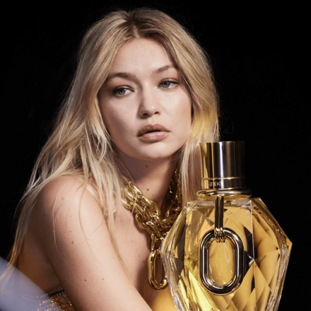 Gigi Hadid e "Million Gold for Her" di Rabanne: il profumo della forza e del successo