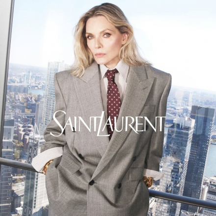 Michelle Pfeiffer en Saint Laurent: elegancia atemporal