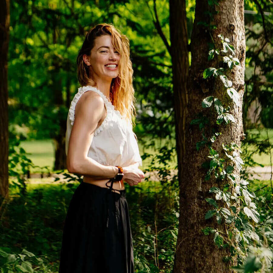 Povratak Amber Heard: Kazalište, Djeca i Nova Faza Ženskosti