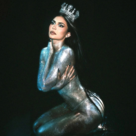 Kylie Jenner singt wieder! Die Single „Fourth Strike“ begleitet die neue Kollektion von Kylie Cosmetics