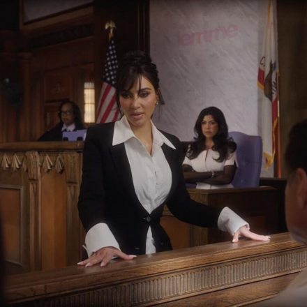Kim y Kourtney Kardashian en el tribunal por belleza: la nueva campaña de Lemme Colostrum