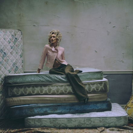 Bella Hadid: moderna Marija Antoaneta za Miss Sixty