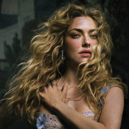 Amanda Seyfried : force, style et magie sur la couverture de Flaunt