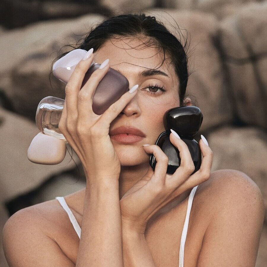 Kylie Jenner lance Mood Stones : trois fragrances qui invitent à porter non pas un parfum, mais son humeur du moment
