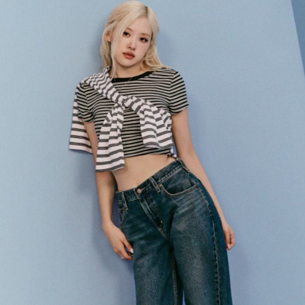 "Keep It Loose": Warum der neue Levi's-Trend Frauen dazu auffordert, Perfektion zu vergessen und einfach sie selbst zu sein