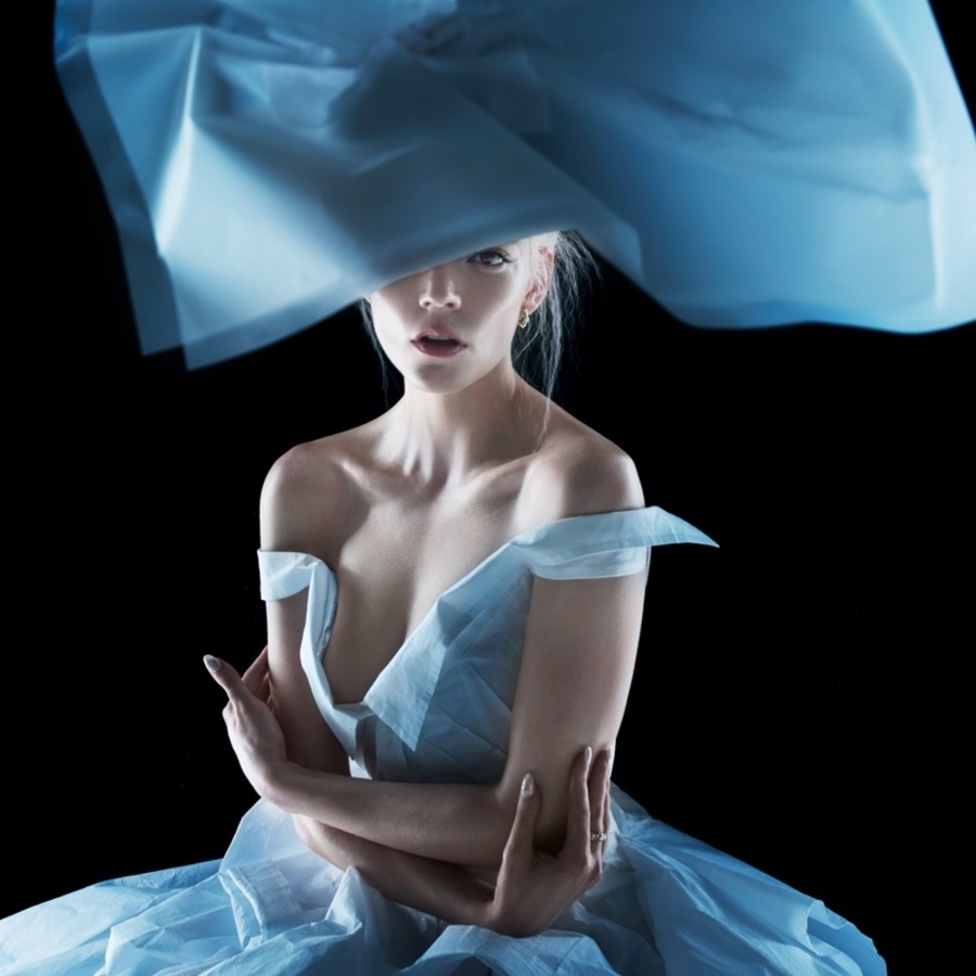 Anya Taylor-Joy demostró que el papel puede ser más lujoso que la seda: la sesión de moda más fantástica del otoño de 2026