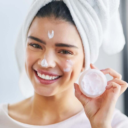 Fall Skincare Done Right: Does Your Skin Really Need More Hydration in Autumn Than in Summer?