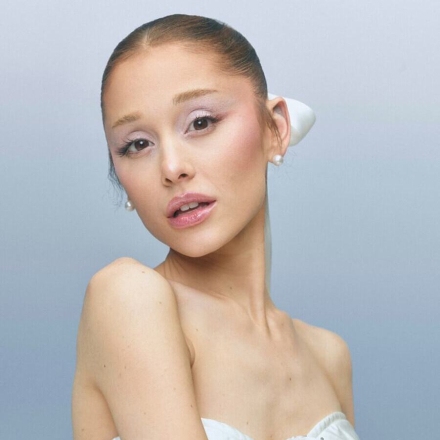 La magia del ballet en los párpados: Ariana Grande lanza la colección de maquillaje festivo que todas estaban esperando
