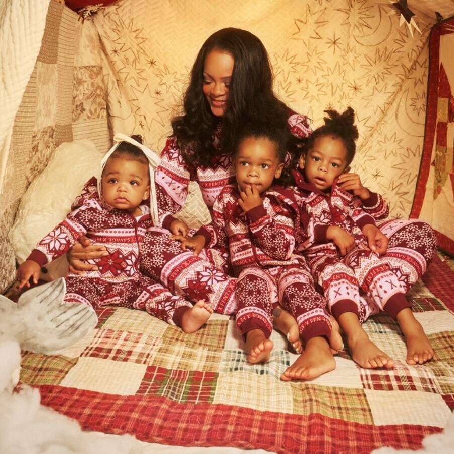 Rihanna pretvorila novu kampanju Savage X Fenty u toplu obiteljsku priču